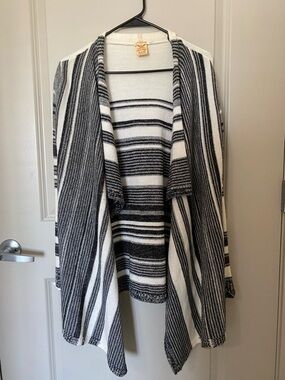 Striped Open-Front Cardigan Sweater - Black & White